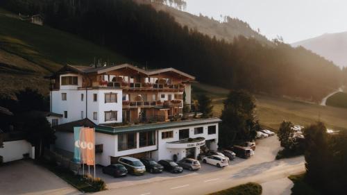 Hainzenberg Hotel | Pet-Friendly Retreat at Ferienhotel Jörglerhof - 4 Stars