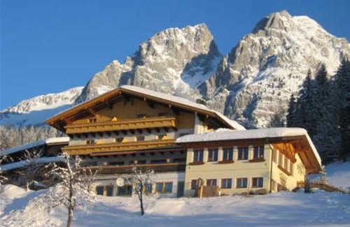 Laubichl Bed & Breakfast | Pet-Friendly Ferienhotel Samerhof with Pool & Hot Tub