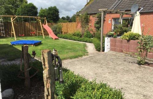 Leer House | Family-Friendly Ferienhuus Schwalbennüst with Pets Welcome