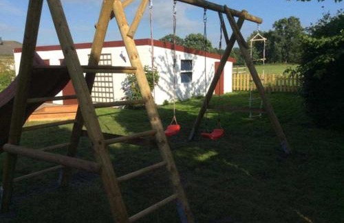 Leer House | Family-Friendly Ferienhuus Schwalbennüst with Pets Welcome