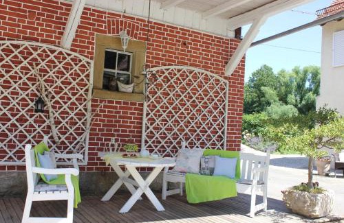 Rot am See Apartment | Tranquil Stay at Ferienidyll Aumühle with Oceanfront Views