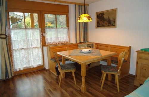 Medraz Apartment | Guest Rated 10/10 at Ferienlandhaus Höfer with Hot Tub