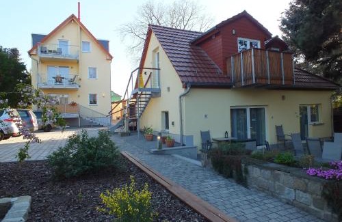 Radebeul Apartment | Cozy Ferienobjekt beim Steinmetzen with Oceanfront Views