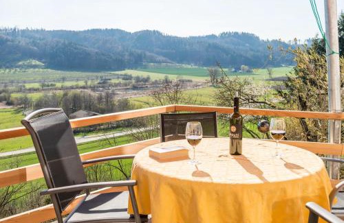 Owingen Apartment | Ideal Getaway: Ferienparadies Bodensee Fewo2 with Pool