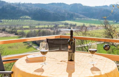 Owingen Apartment | Ideal Getaway: Ferienparadies Bodensee Fewo2 with Pool