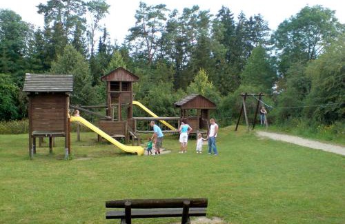 Hayingen House | Family-Friendly Stay at Ferienpark Lauterdörfle - 4 Stars