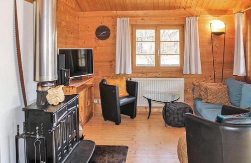 Hayingen House | Family-Friendly Ferienpark Lauterdrfle with Hot Tub & Kitchen