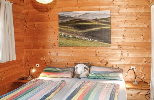 Hayingen House | Family-Friendly Ferienpark Lauterdrfle with Hot Tub & Kitchen