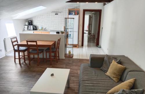 Unterdobling Apartment | Discover Sievering: Contactless Self-Check-In & Pool Access