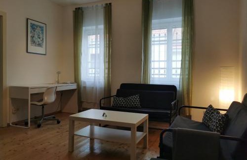 Unterdobling Apartment | Discover Sievering: Contactless Self-Check-In & Pool Access