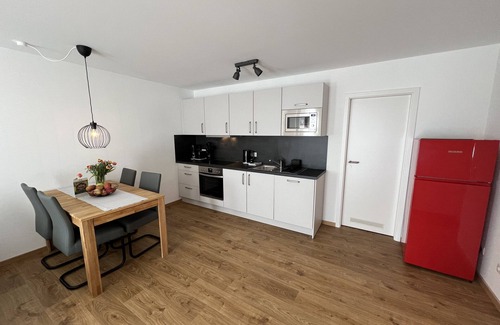 Endingen am Kaiserstuhl Apartment | Family-Friendly Ferienwohnung Birgit with Kitchen & Breakfast