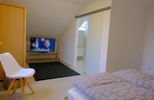 Gleiszellen-Gleishorbach Apartment | Pet-Friendly Ferienweingut Wissing Wohnung Frieda Awaits