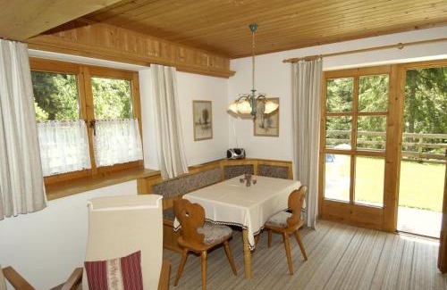 Scheffau am Wilden Kaiser Apartment | Family-Friendly Ferienwohnung Waldblick with Ocean View