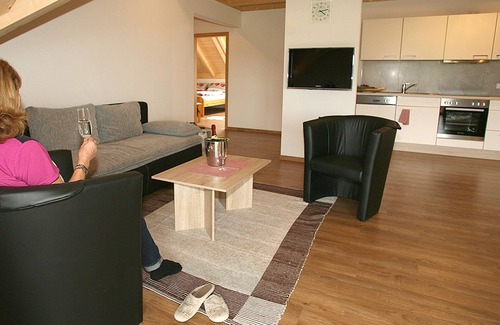 Kaisershaus Apartment | Spacious Ferienwohnung Herzogenhorn with Spa & Kitchen