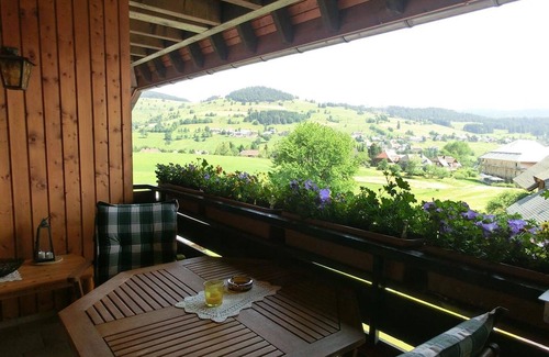 Bernau Apartment | Guest Rated: Ferienwohnung Rechberg with Kitchen & Breakfast