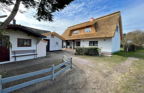 Vitte House | Oceanfront Retreat at Ferienwohnung Fuchsbau Vitte, OG