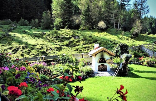 Obernberg am Brenner Apartment | Inviting Ferienwohnung Bergfrieden with Family-Friendly Amenities