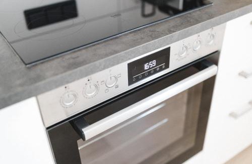 Ahrweiler Apartment | Central Ferienwohnung for 4: WiFi, Kitchen & Netflix Access