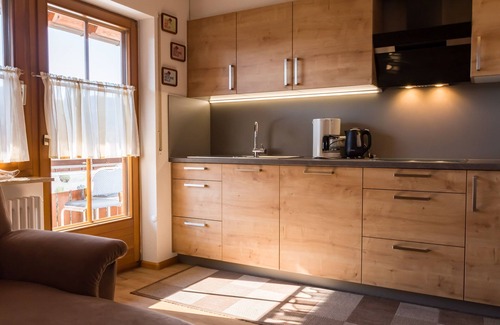 Schnellingen Apartment | Inviting Ferienwohnung Panoramablick with Kitchen & Breakfast