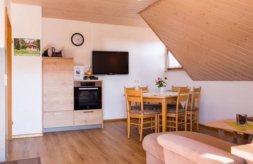 Schnellingen Apartment | Inviting Ferienwohnung Panoramablick with Kitchen & Breakfast