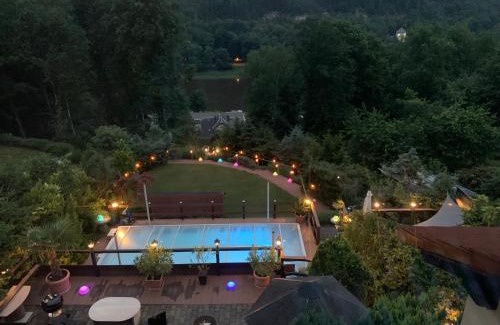 Konigstein an der Elbe Apartment | Oceanfront Retreat: Ferienwohnung 1 Festungsblick Awaits