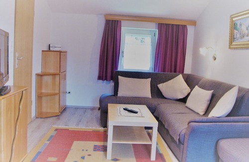 Unterschonau Apartment | Cozy Ferienwohnung Grünstein with Kitchen & Balcony