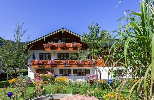 Konigssee Apartment | Jenner Vacation Apartment for 2 with Balcony & Kitchen