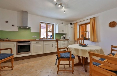 Unterschonau Apartment | Spacious Family Retreat with Two Bathrooms and Kitchen