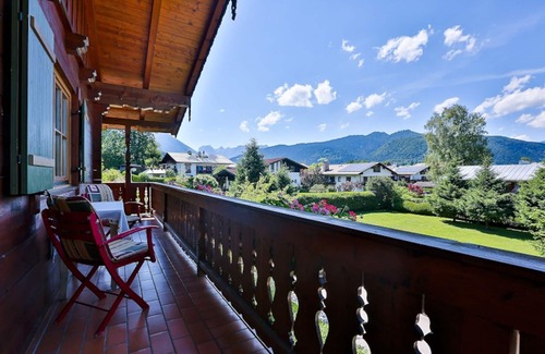 Unterschonau Apartment | Perfect Retreat for 4: Family-Friendly with Balcony & Kitchen