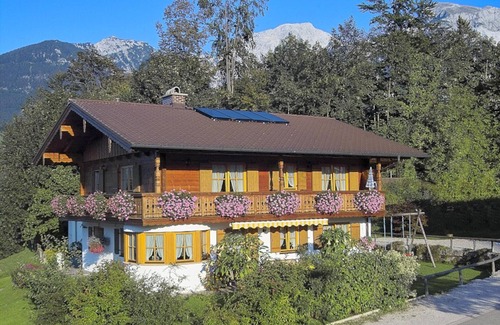 Unterschonau Apartment | Perfect Retreat for 4: Family-Friendly with Balcony & Kitchen