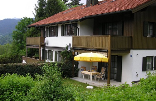 Oberschonau Apartment | Ideal Family Retreat: 2 Bedrooms with Terrace & Kitchen