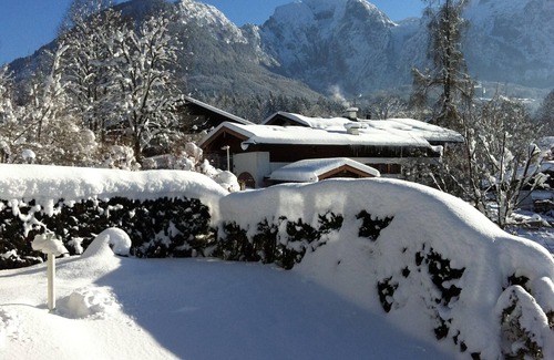 Oberschonau Apartment | Ideal Family Retreat: 2 Bedrooms with Terrace & Kitchen