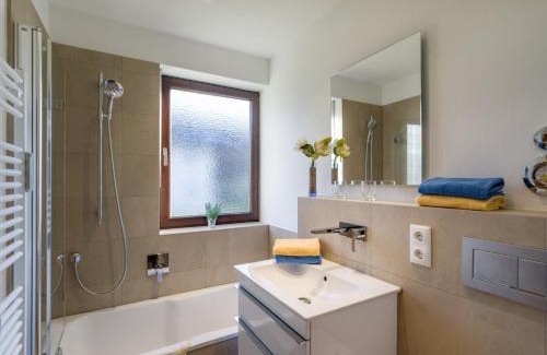 Oberaudorf Apartment | Relaxing Getaway at Ferienwohnanlage-Oberaudorf with Pool