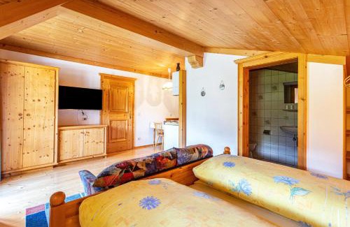 Sankt Martin bei Lofer Apartment | Relaxing Stay at Ferienwohnung Weissbacher for Families & Pets
