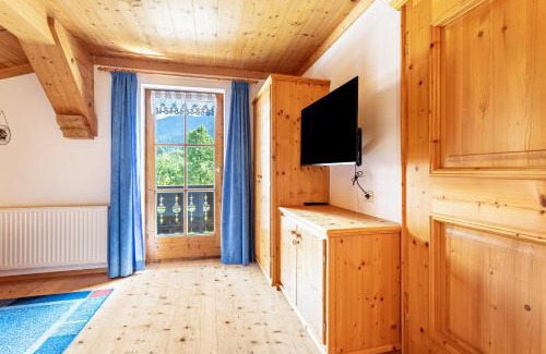 Sankt Martin bei Lofer Apartment | Relaxing Stay at Ferienwohnung Weissbacher for Families & Pets