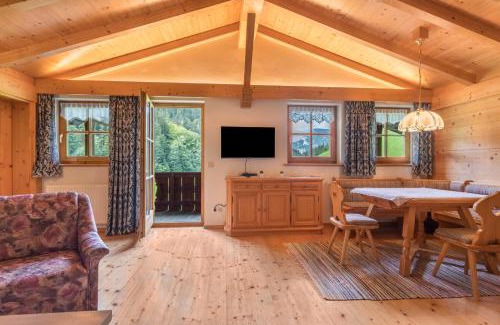Sankt Martin bei Lofer Apartment | Child-Friendly Retreat at Ferienwohnung Spielberg - 8.9/10