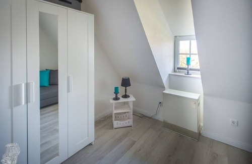 Busumer Deichhausen Apartment | Cozy Oceanfront Apartment for 4 in Büsumer Deichhausen