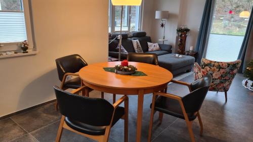 Walporzheim Apartment | Oceanfront Retreat at Ferienwohnung Wurzelecht for Families
