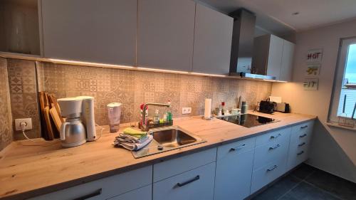 Walporzheim Apartment | Oceanfront Retreat at Ferienwohnung Wurzelecht for Families