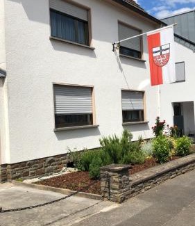 Ahrweiler Apartment | Top-Rated Ferienwohnungen am Klosterberg with Hot Tub