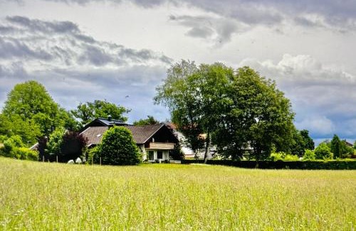Breitbrunn a. Chiemsee Apartment | Top-Rated Ferienwohnung ChiemseeAlpenBlick for Families