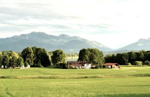 Breitbrunn a. Chiemsee Apartment | Top-Rated Ferienwohnung ChiemseeAlpenBlick for Families