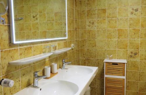 Immenstaad am Bodensee Apartment | Cozy Ferienwohnung Ankerplatz 1 with Ocean View Delight