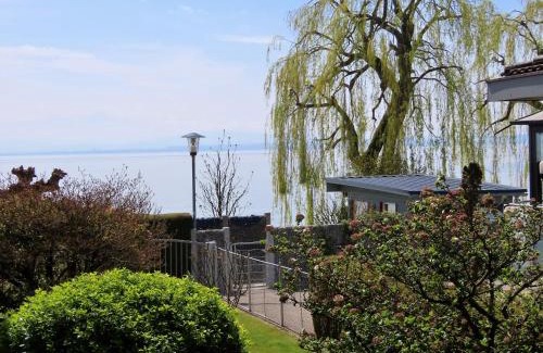 Immenstaad am Bodensee Apartment | Stunning Oceanfront Stay at Ferienwohnung Ankerplatz 2