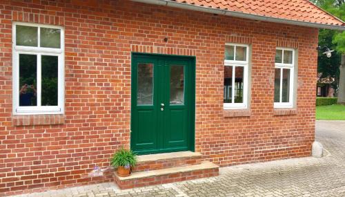 Region Hannover District Apartment | Child-Friendly Retreat at Ferienwohnung im Kuhstall