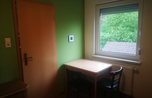 Neustadt bei Coburg Apartment | Ideal Getaway: Cozy Apartment for 4 with Balcony & Spa