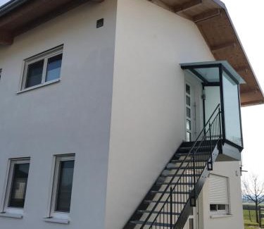 Rielasingen-Worblingen Apartment | Family-Friendly Ferienwohnung Reitanlage Winterhalder Awaits