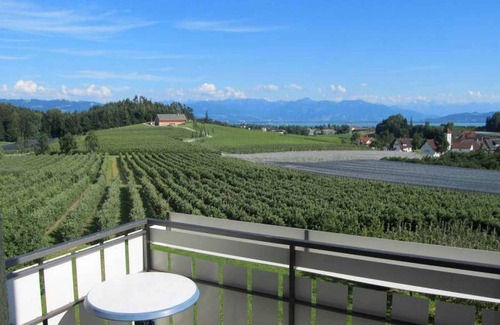 Wasserburg Apartment | Spacious Ferienwohnung 2 with Breakfast and Family-Friendly Amenities