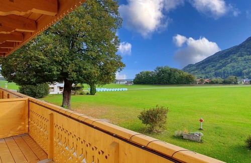 Staudach-Egerndach Apartment | Spacious Ferienwohnungen for Families with Kitchen & WiFi