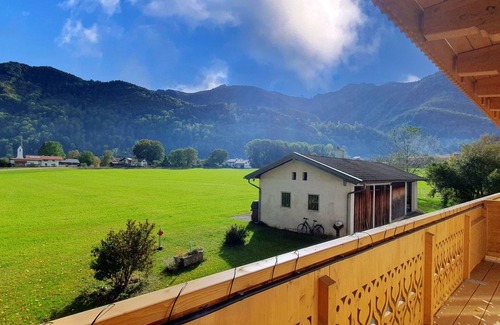 Staudach-Egerndach Apartment | Spacious Ferienwohnungen for Families with Kitchen & WiFi